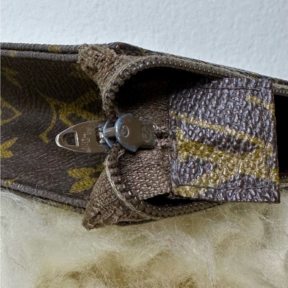 70’s Vintage Louis Vuitton Toilette Pochette 19 Cosmetic Bag Pouch / Clutch - Picture 12 of 15